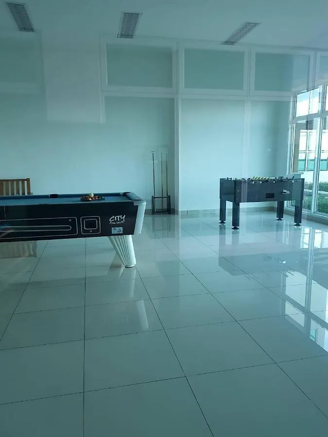 Twin Galaxy Dual Key Apartment Near Ciq & Ksl Johor Bahru 0*,  Malaysia