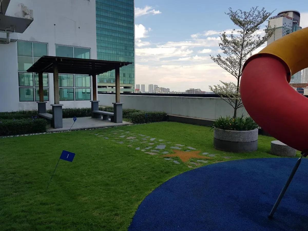 Twin Galaxy Dual Key Apartment Near Ciq & Ksl Johor Bahru